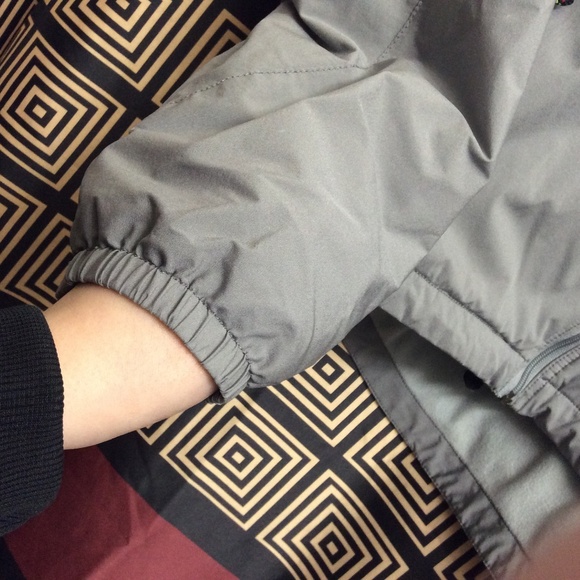 Patagonia Grey Light Weight Jacket - Picture 6 of 11